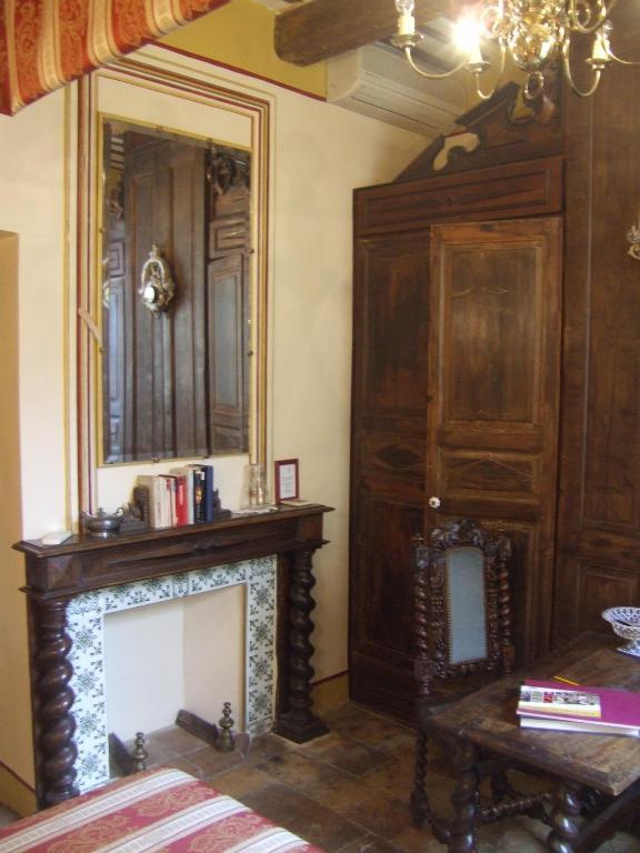 Bize De La Tour Bed & Breakfast Saint-Bonnet-du-Gard Ruang foto