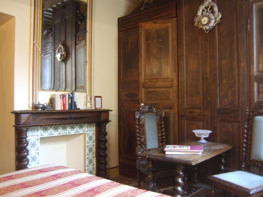 Bize De La Tour Bed & Breakfast Saint-Bonnet-du-Gard Ruang foto