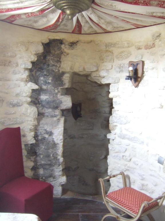 Bize De La Tour Bed & Breakfast Saint-Bonnet-du-Gard Bagian luar foto