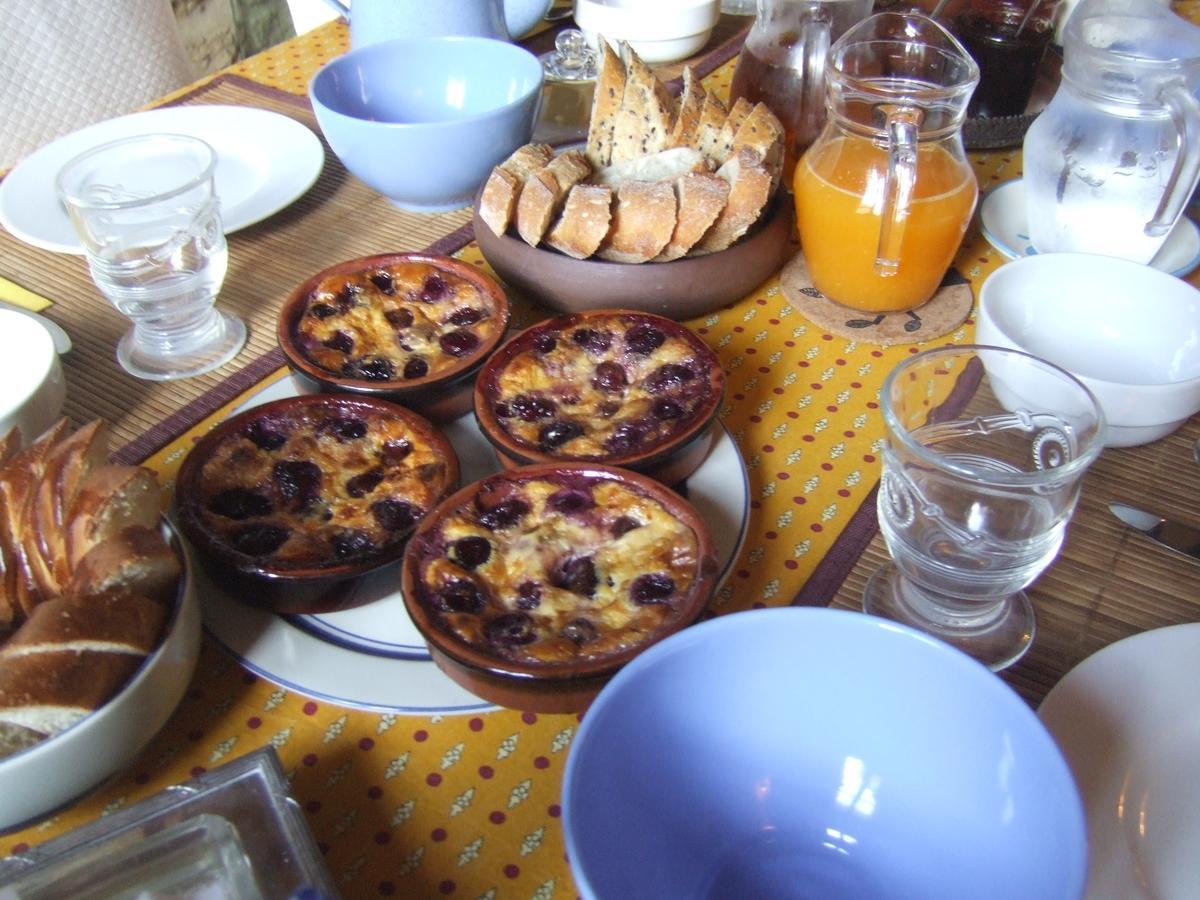 Bize De La Tour Bed & Breakfast Saint-Bonnet-du-Gard Bagian luar foto